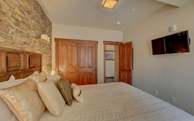 Cozens Pointe I-101 2 Bedroom Condo by RedAwning