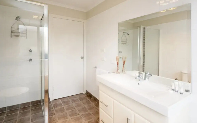 Eclipse 5- Spacious Townhouse