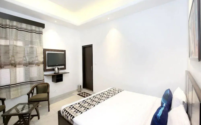 OYO 13307 Home Luxury Stay Shoghi