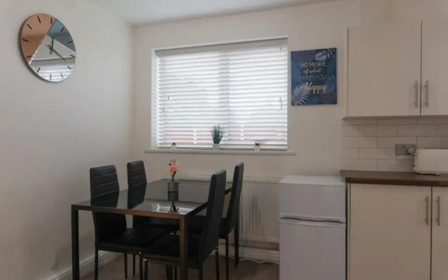 Gorgeous ground floor apartment + free parking