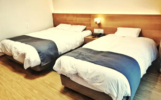 Cheongpung Resort Lake Hotel