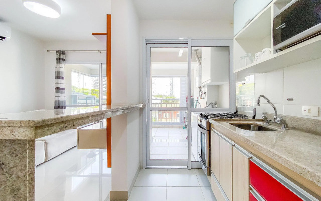 Apê 11 com piscina aquecida, AC e garagem