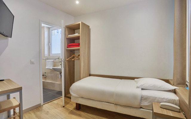 Merryl Hotel