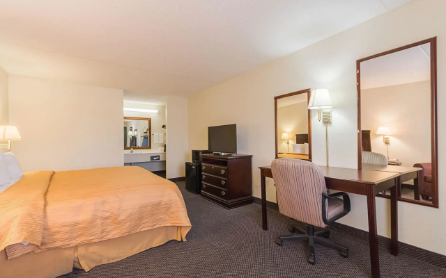 Econo Lodge Inn & Suites