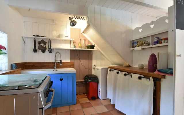 Charming Holiday Home Near Pointe du Raz