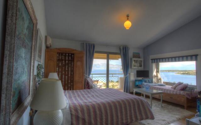 Apopsis Zoy's Guest House
