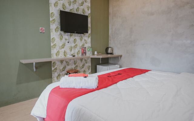 RedDoorz Plus Syariah near Universitas Lampung