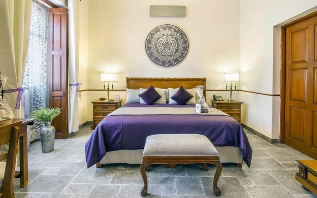 Dos Patios By LaTour