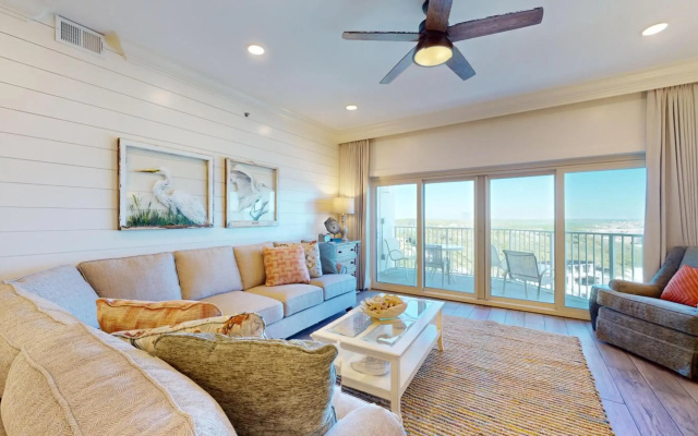 Beach Manor 1004