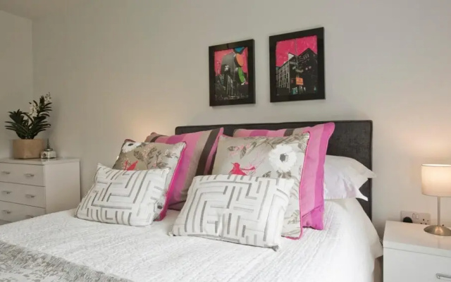 Modern Apartment Close to Airport