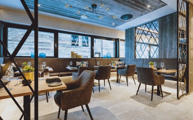GLEMM by AvenidA Superior Hotel & Residences