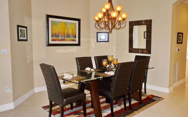 1252 Rialto Way, Unit 201