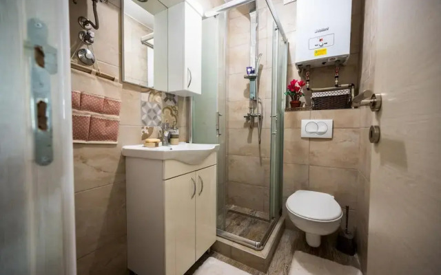 Design Studio Apartment Near the Center