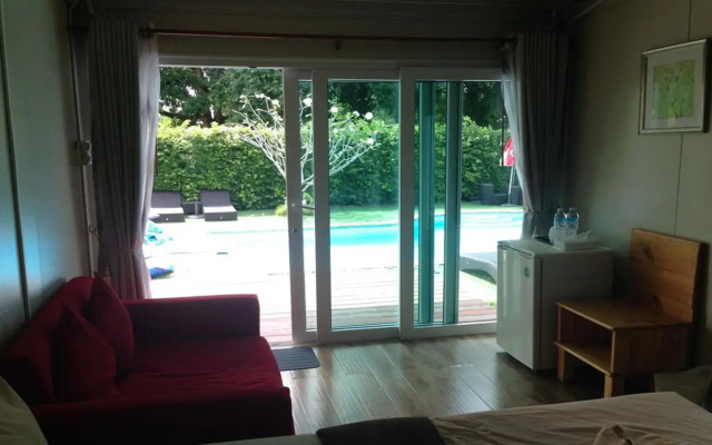 Check In & Chill Out Laem Sok Pier