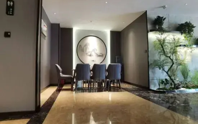 Junyi Haoting Holiday Hotel