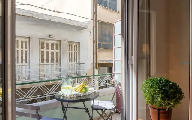 Modernly furnished apartment in Psyri A8