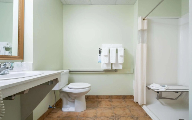 Service Plus Inns and Suites Calgary