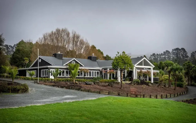 Woodhouse Mountain Lodge
