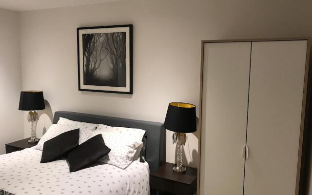 Kew Bridge Apartments