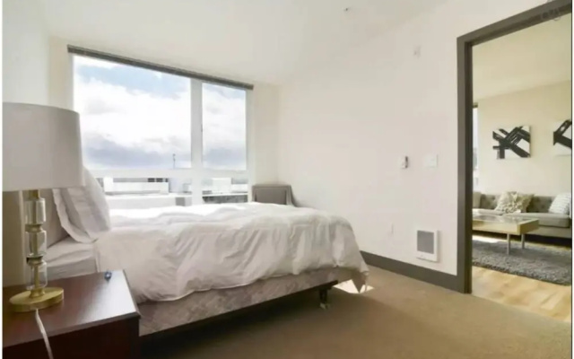 2bd2bath Waterfront Home in Hrt of SEA