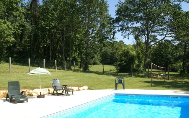 Quaint Holiday Home In Blanquefort Sur Briolance With Pool