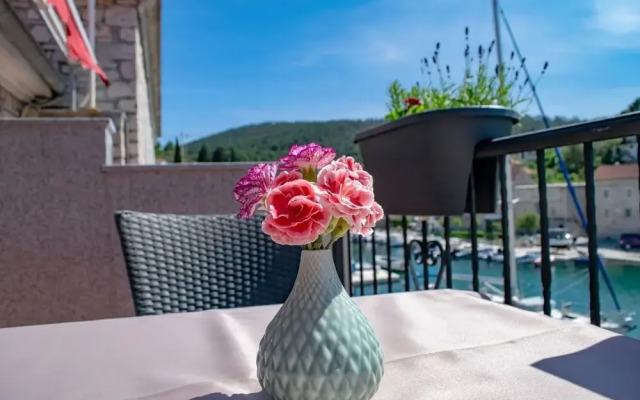 Daira - Great Location - A1