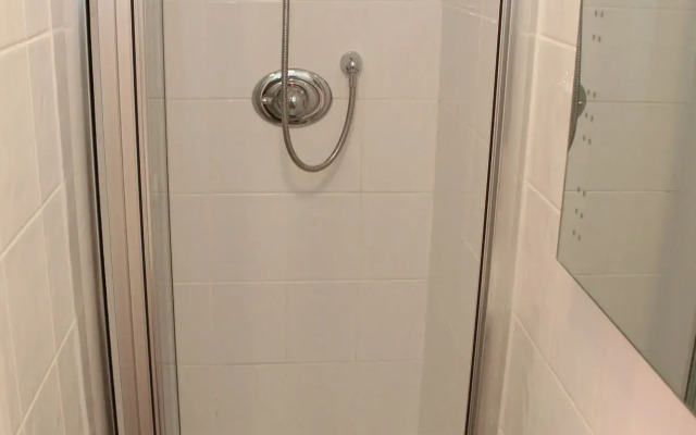 St John's Lodge (incl off-site health club)