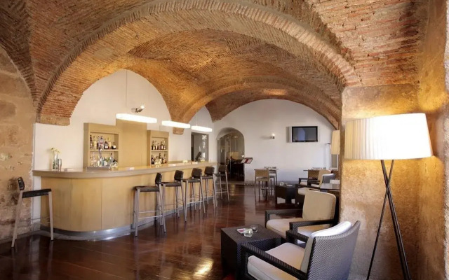 Отель NH Collection Cáceres Palacio de Oquendo