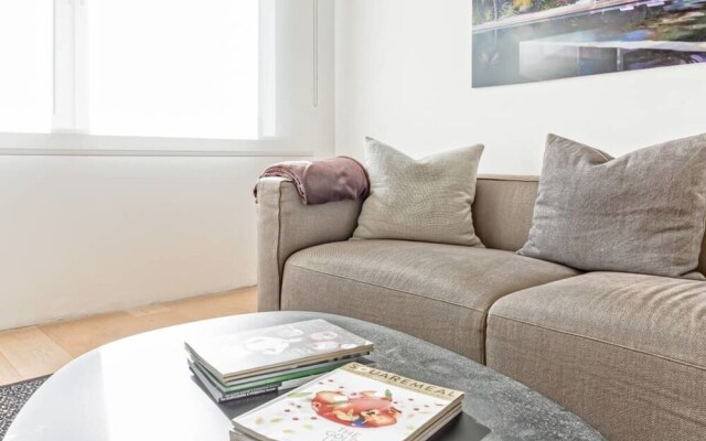 Elegant 2 Bed, 2 Bath Apt Sleeps 6 in Marylebone