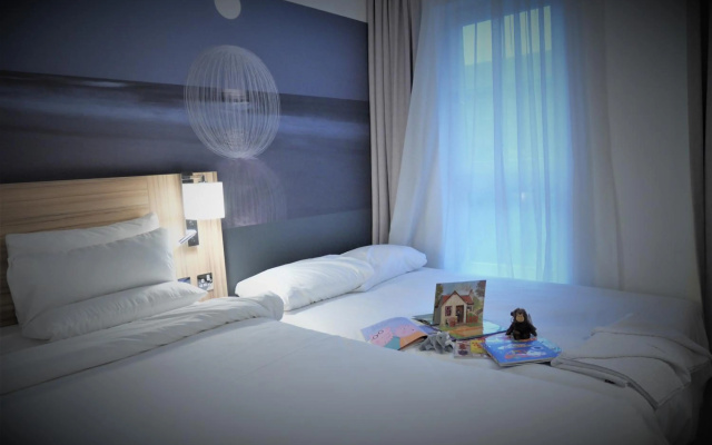 Novotel London Stansted Airport - Image 7