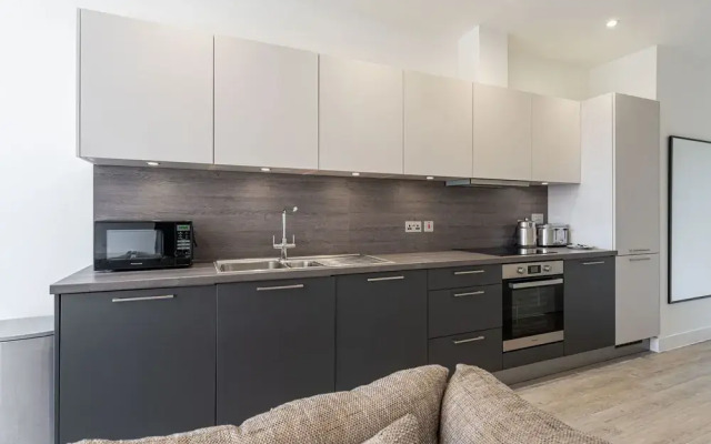 Contemporary 2 Bed Apartment Solihull NEC