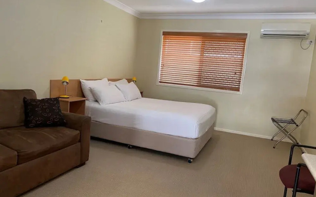 Country Roads Motor Inn Gayndah Qld