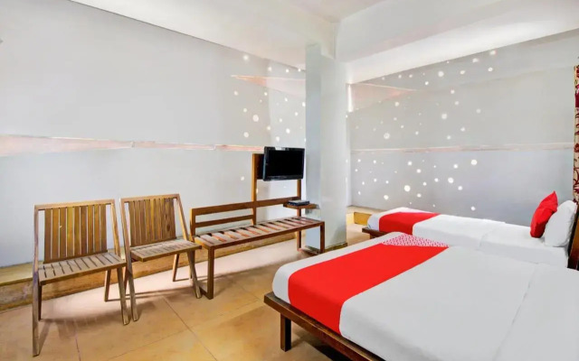 OYO 5661 Hotel AK Palace