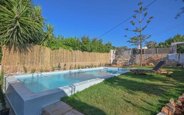 Villa Garifalia with Sauna & Hydromassage