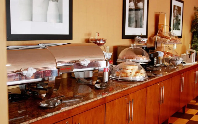 Hampton Inn Boston - Logan Airport