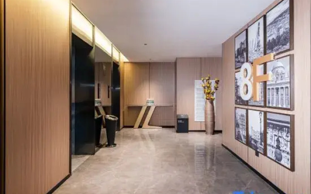 Yeste International Hotel (Mangshi Square · New Play Factory Branch)