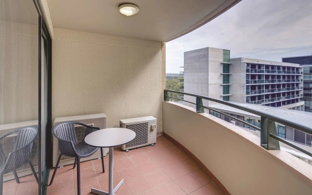 Adina Serviced Apartments Canberra James Court