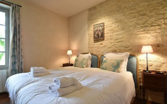 Luxurious Mansion in Castle Grounds in Lantheuil