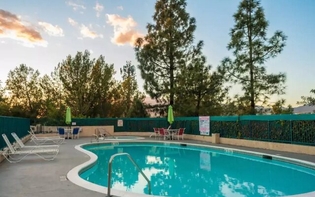 San Bernandino Inn & Suites