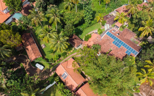 Villa Shade