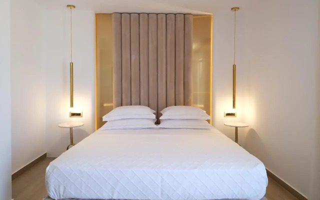 Golden Luxury Suites