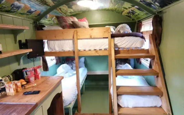 Stonehenge Inn & Shepherds Huts