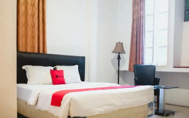 RedDoorz Plus near Palembang Indah Mall