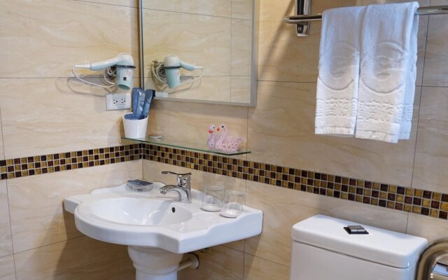 Gin Jian Commerical Hotel