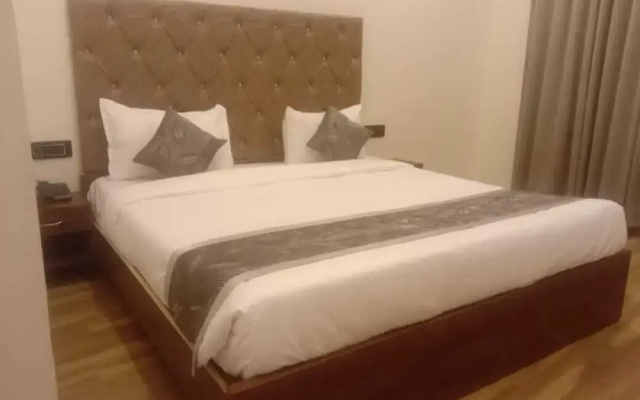 Hotel C S Inn