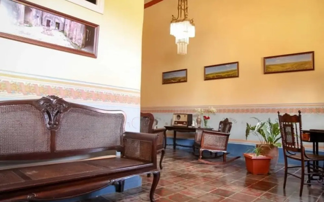 Sombrilla ft Mansion Cantero - Adults Only