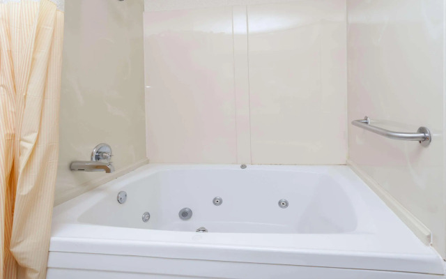American Inn and Suites Dundee