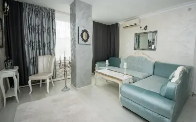 Jolie Apartments