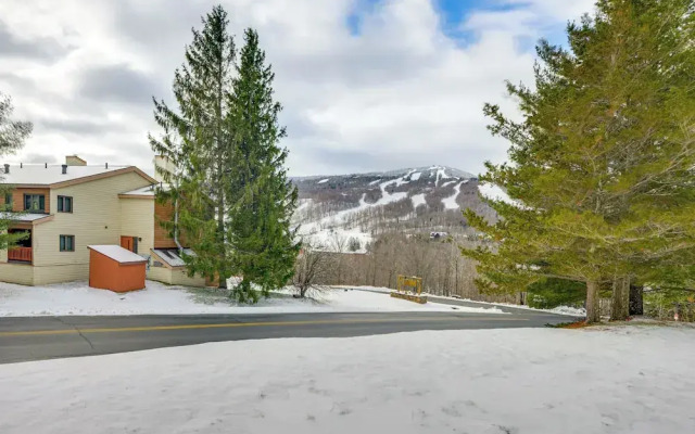 Walk to Mount Snow Resort: Unit w/ Pool & Hot Tubs