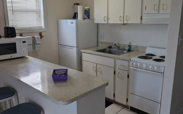 Traders Inn Beach Club